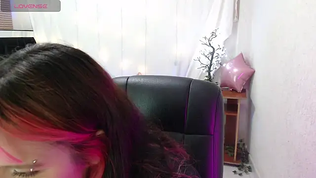 mixie cute online show from December 18, 2024, 12:32 am