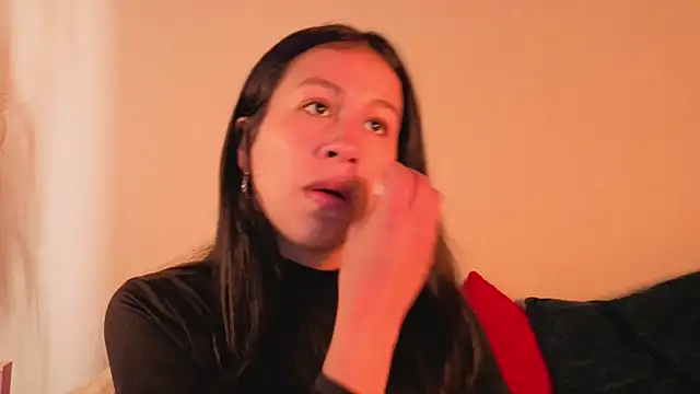 Snapshot of EmiGomez_ chatting on September 24, 2025, 12:33 pm EmiGomez online show from September 24, 2025, 12:33 pm