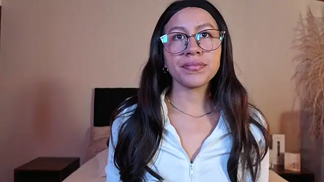 EmiGomez  online show from April 11, 2026, 1:04 pm