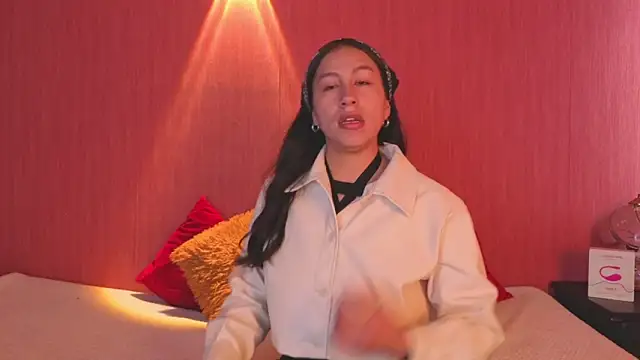 Snapshot of EmiGomez_ chatting on November 28, 2025, 2:06 pm EmiGomez online show from November 28, 2025, 2:06 pm