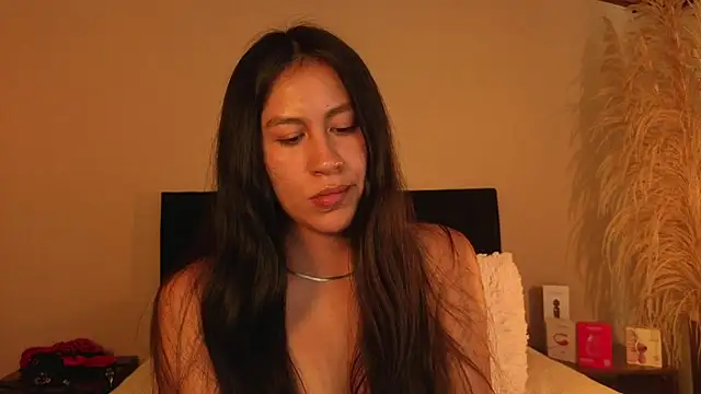 Snapshot of EmiGomez_ chatting on June 30, 2026, 5:24 pm EmiGomez online show from June 30, 2026, 5:24 pm
