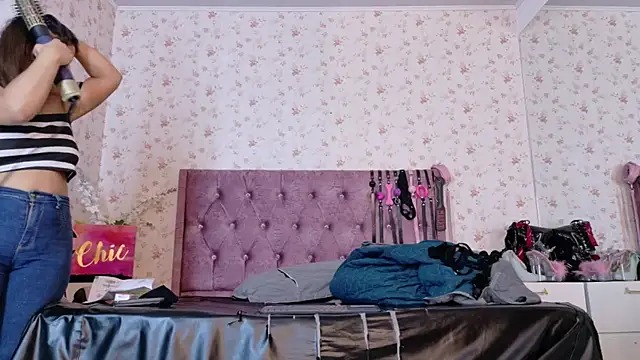 AvrillThomas online show from November 17, 2025, 4:00 pm