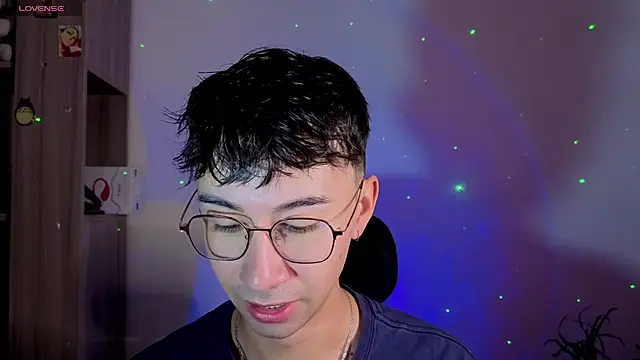 cameron cum online show from October 3, 2025, 12:28 pm