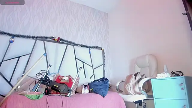 Victoriaa millers online show from December 2, 2025, 7:37 pm