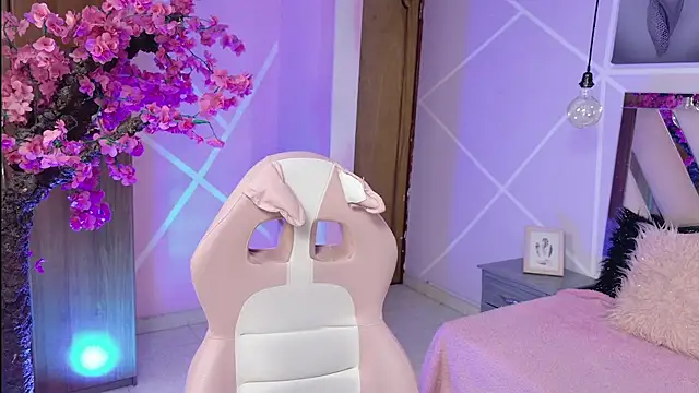 Elith noa online show from December 18, 2025, 7:50 pm