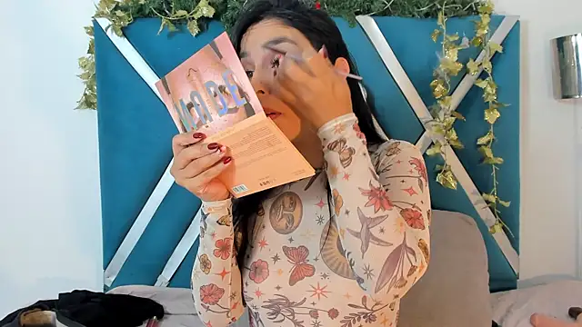 Snapshot of _miaquevedo_ chatting on December 15, 2025, 2:01 pm miaquevedo online show from December 15, 2025, 2:01 pm