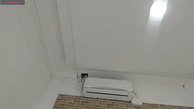 EmilyThompson1 online show from March 20, 2025, 8:29 pm