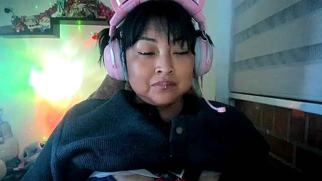 Shaddycute  online show from March 24, 2026, 12:43 am