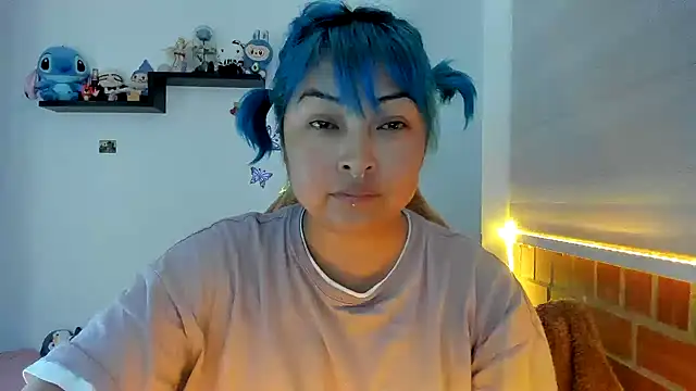 Shaddycute  online show from November 30, 2025, 1:23 pm