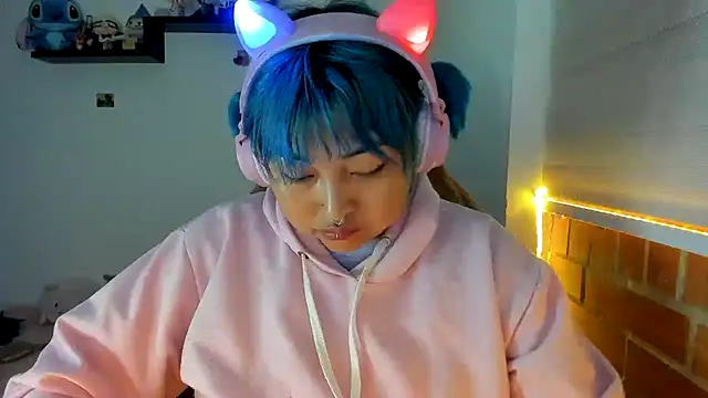 Shaddycute  online show from December 19, 2025, 10:06 am