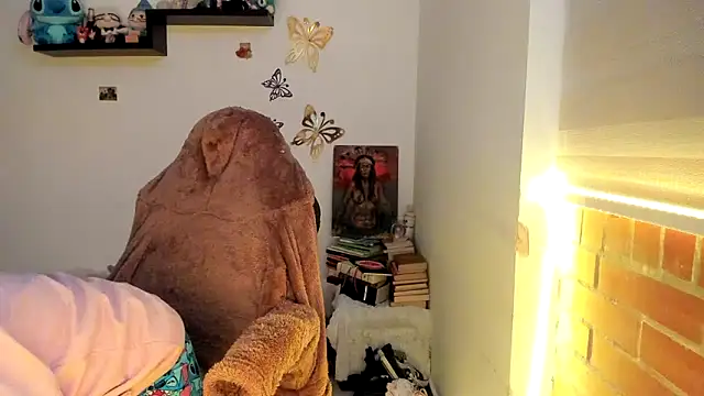 Shaddycute  online show from December 21, 2025, 1:02 pm