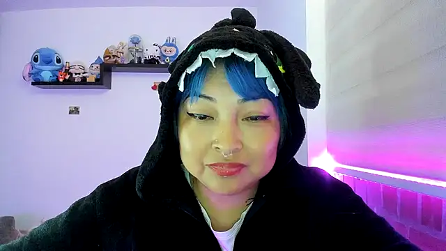 Shaddycute  online show from November 18, 2025, 5:05 pm