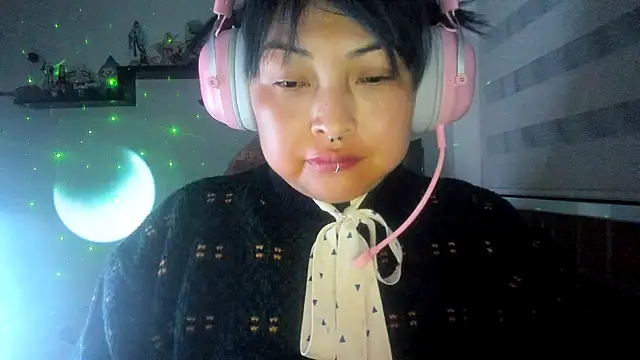 Shaddycute  online show from April 10, 2026, 1:56 am