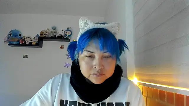 Shaddycute  online show from November 10, 2025, 9:47 am