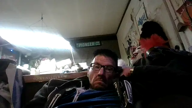 gettinit2wice online show from October 30, 2025, 1:42 pm