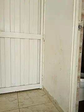 Snapshot of LEIRIS_Y_FRED_01 chatting on October 15, 2025, 1:41 pm LEIRIS Y FRED 01 online show from October 15, 2025, 1:41 pm