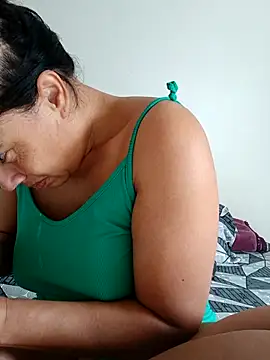 Snapshot of LEIRIS_Y_FRED_01 chatting on November 14, 2025, 2:43 pm LEIRIS Y FRED 01 online show from November 14, 2025, 2:43 pm