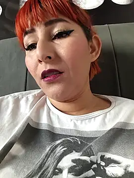 Snapshot of florecita9 chatting on November 19, 2025, 5:57 pm florecita9 online show from November 19, 2025, 5:57 pm