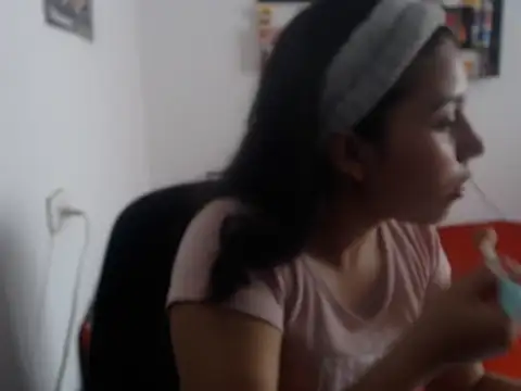 Snapshot of HannaKlein chatting on February 6, 2025, 7:18 pm HannaKlein online show from February 6, 2025, 7:18 pm