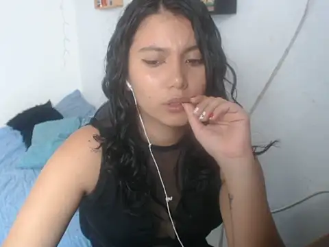 Snapshot of HannaKlein chatting on December 17, 2025, 6:35 pm HannaKlein online show from December 17, 2025, 6:35 pm