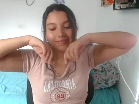 Snapshot of HannaKlein chatting on October 2, 2025, 6:00 pm HannaKlein online show from October 2, 2025, 6:00 pm