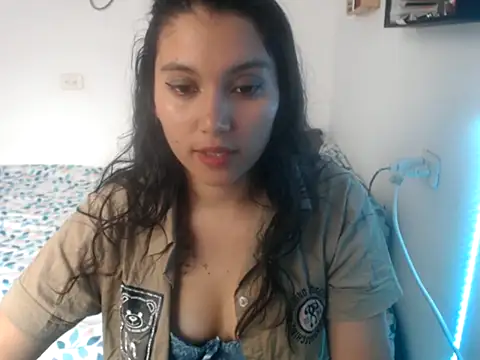 Snapshot of HannaKlein chatting on October 7, 2025, 6:09 pm HannaKlein online show from October 7, 2025, 6:09 pm