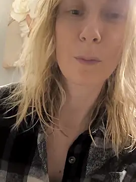 Snapshot of AvelinaLeoni chatting on November 10, 2025, 7:02 am AvelinaLeoni online show from November 10, 2025, 7:02 am