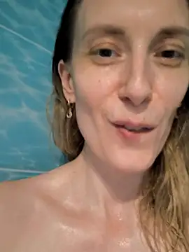 Snapshot of AvelinaLeoni chatting on November 14, 2025, 7:17 pm AvelinaLeoni online show from November 14, 2025, 7:17 pm