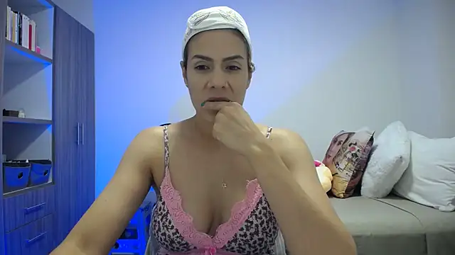 candydowson1 online show from March 24, 2026, 10:43 pm