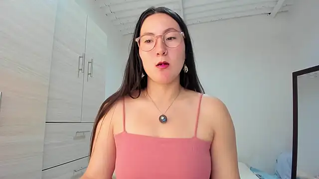 Snapshot of Elle_Lee_ chatting on November 4, 2025, 3:27 pm Elle Lee online show from November 4, 2025, 3:27 pm