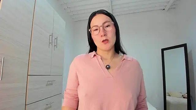 Snapshot of Elle_Lee_ chatting on November 6, 2025, 3:38 pm Elle Lee online show from November 6, 2025, 3:38 pm