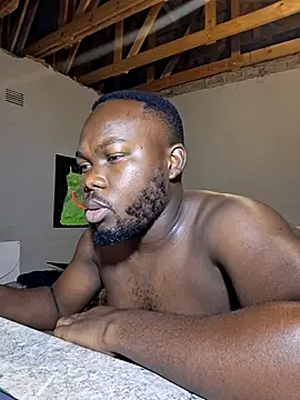 Snapshot of LaughRiotX chatting on November 4, 2025, 10:13 pm LaughRiotX online show from November 4, 2025, 10:13 pm