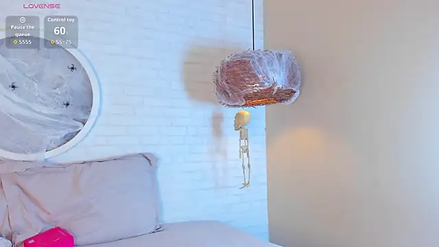 Snapshot of Elise_Diamond chatting on October 18, 2025, 11:29 pm Elise Diamond online show from October 18, 2025, 11:29 pm