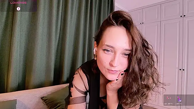 Snapshot of Pavlyna chatting on November 6, 2025, 6:23 pm Pavlyna online show from November 6, 2025, 6:23 pm