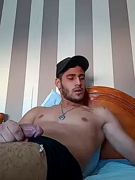 Snapshot of Cum_076 chatting on December 10, 2024, 3:33 pm Cum 076 online show from December 10, 2024, 3:33 pm