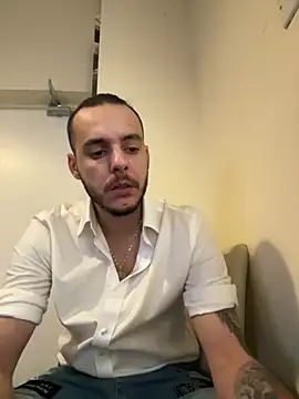 Snapshot of Alexandrupgixx chatting on December 31, 2024, 9:39 pm Alexandrupgixx online show from December 31, 2024, 9:39 pm