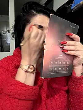 Snapshot of karenlennox1 chatting on November 8, 2025, 9:51 pm karenlennox1 online show from November 8, 2025, 9:51 pm