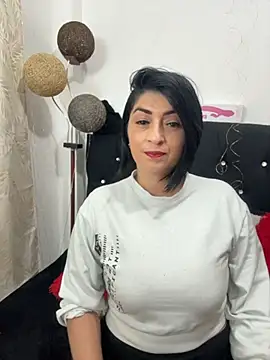 Snapshot of karenlennox1 chatting on December 4, 2025, 1:59 am karenlennox1 online show from December 4, 2025, 1:59 am