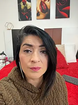 karenlennox1 online show from June 24, 2026, 11:24 pm
