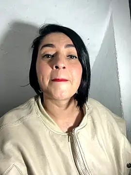 Snapshot of karenlennox1 chatting on November 12, 2025, 1:43 am karenlennox1 online show from November 12, 2025, 1:43 am