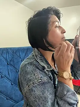 karenlennox1 online show from February 14, 2026, 8:31 pm