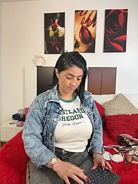 karenlennox1 online show from July 29, 2026, 11:59 pm