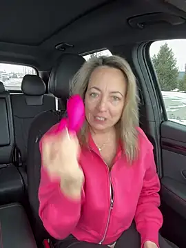 Cherry-red-xo online show from January 13, 2025, 8:15 pm