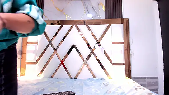 molly sweetee online show from April 1, 2026, 1:41 am