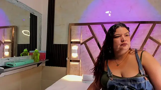 molly sweetee online show from December 16, 2025, 1:43 am