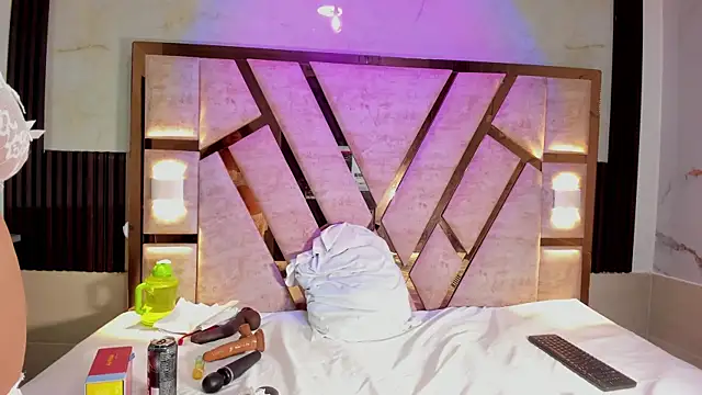 molly sweetee online show from December 17, 2025, 1:54 am