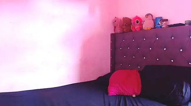 stefanny hot03 online show from March 4, 2025, 2:32 pm