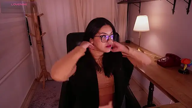 Snapshot of Sophia_wilsonn_ chatting on November 16, 2025, 11:37 am Sophia wilsonn online show from November 16, 2025, 11:37 am