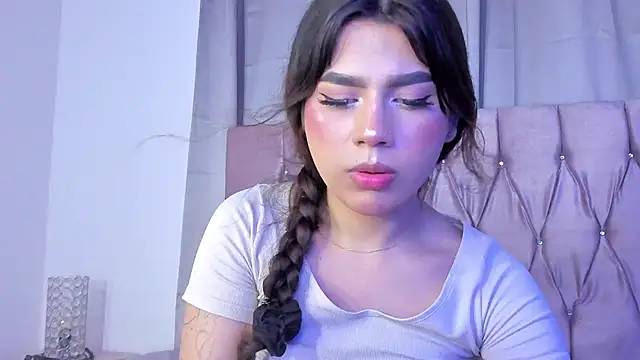 Snapshot of Ashley_piinkk_ chatting on March 21, 2025, 5:43 am Ashley piinkk  online show from March 21, 2025, 5:43 am