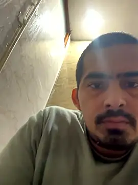 shivani0999 online show from January 12, 2026, 11:42 pm